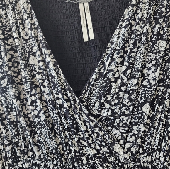 Anthropologie Dress Vneck Sleeveless Black and White Size Medium - Picture 7 of 14